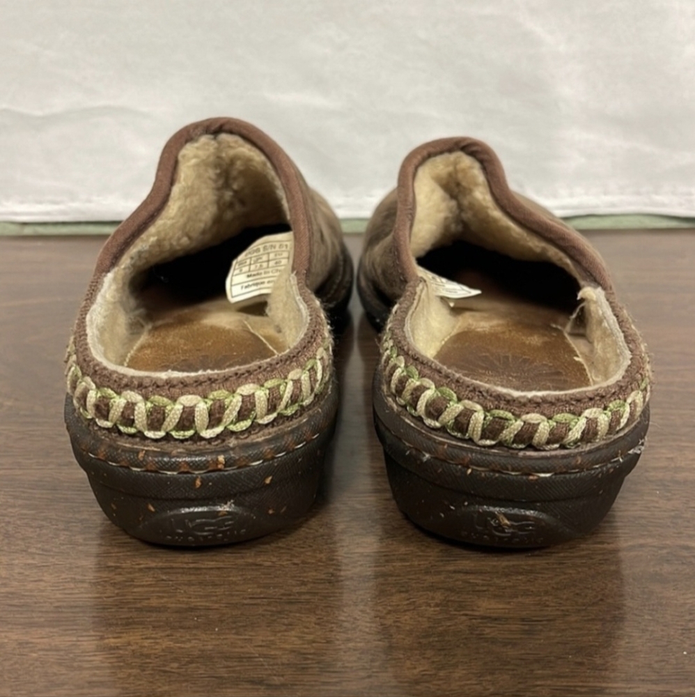 UGG - Picture 3 of 5